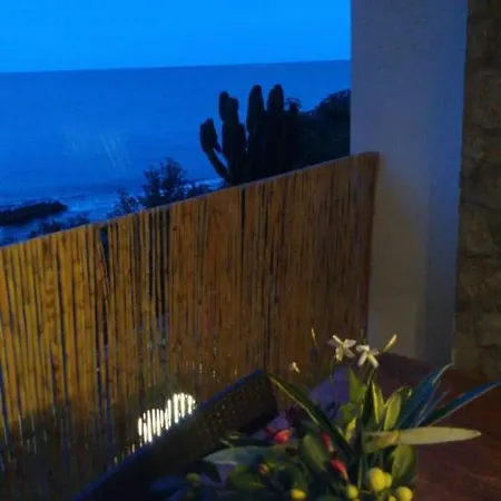 Bed And Breakfast On The Beach 2 Bed & Breakfast *